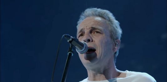 Hombres G, Enanitos Verdes – Temblando (En Vivo)