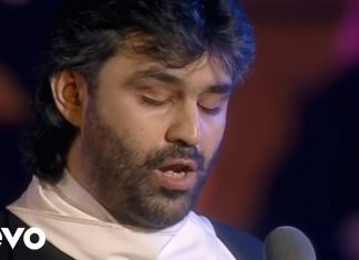 Andrea Bocelli – La donna e’ mobile – Live From Piazza Dei Cavalieri, Italy / 1997