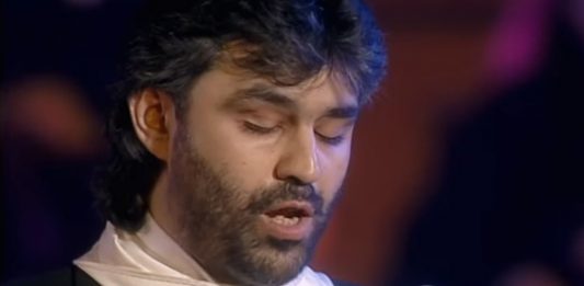 Andrea Bocelli – La donna e’ mobile – Live From Piazza Dei Cavalieri, Italy / 1997