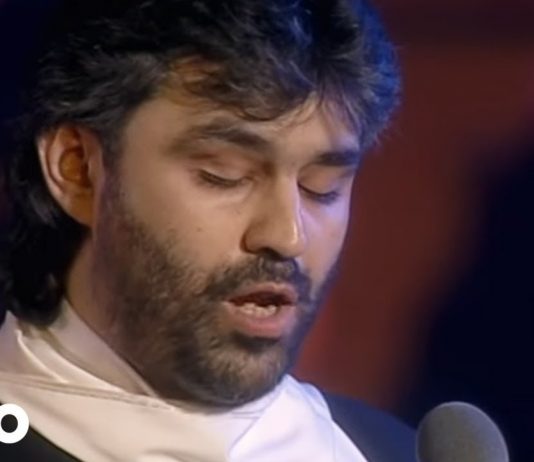 Andrea Bocelli – La donna e’ mobile – Live From Piazza Dei Cavalieri, Italy / 1997