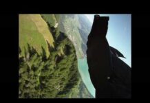 Jeb Corliss Volando la Grieta