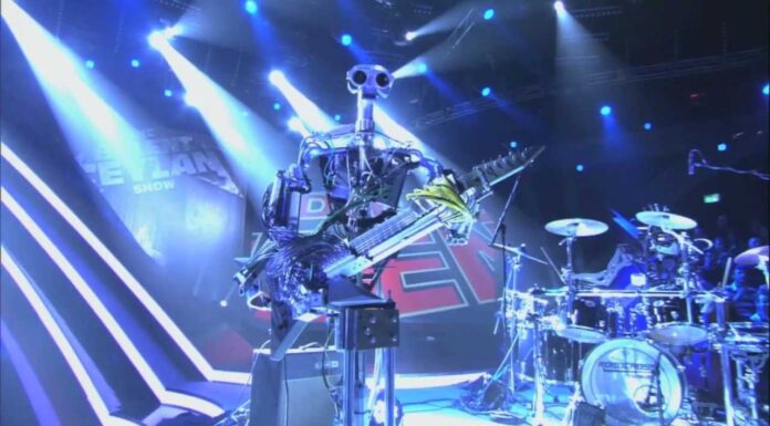 Un par de Robots tocando algo de AC/DC