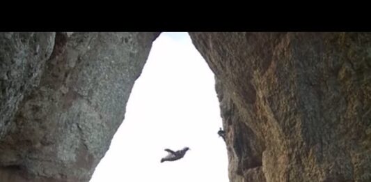 Salto Increible en Traje Ala!
