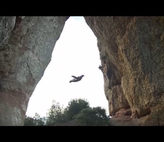 Salto Increible en Traje Ala!