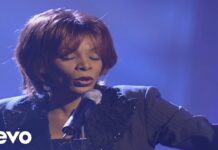 Donna Summer – I Feel Love (from VH1 Presents Live & More Encore!)