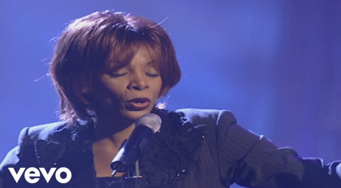 Donna Summer – I Feel Love (from VH1 Presents Live & More Encore!)